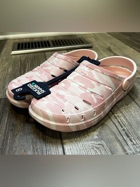 Rugged Shark Croc Like Water Shoes/Sandals Women's Size 8